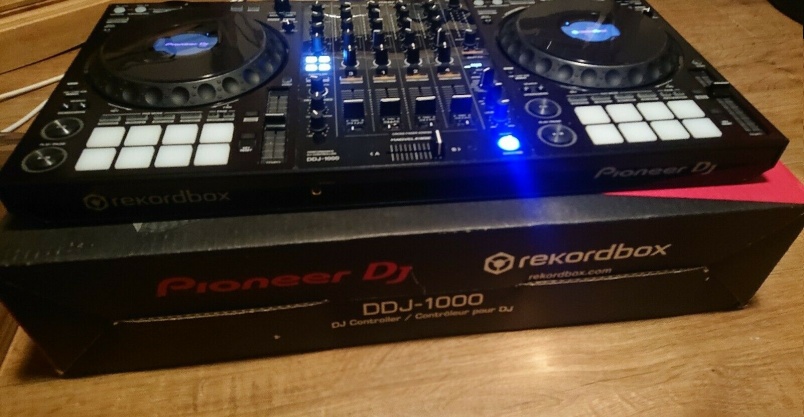 Zupełnie nowy 4-kanałowy kontroler Pioneer DJ DDJ-1000 dla rekordbox dj Kliknięcie w obrazek spowoduje wyświetlenie jego powiększenia