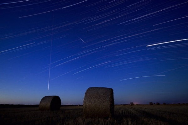 Deszcz meteorów Kliknięcie w obrazek spowoduje wyświetlenie jego powiększenia