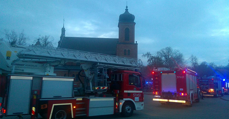 Duży dym w kościele Kliknięcie w obrazek spowoduje wyświetlenie jego powiększenia