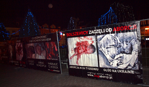 Wystawa antyaborcyjna na placu płońskiego rynku