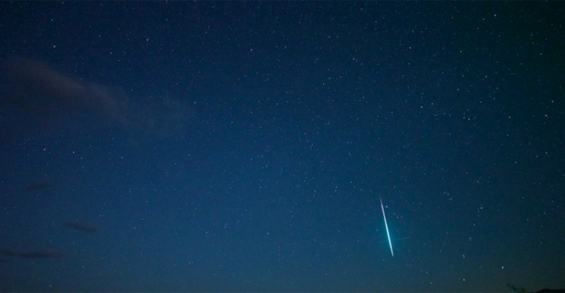 Noc z meteorami  przed MCK Kliknięcie w obrazek spowoduje wyświetlenie jego powiększenia